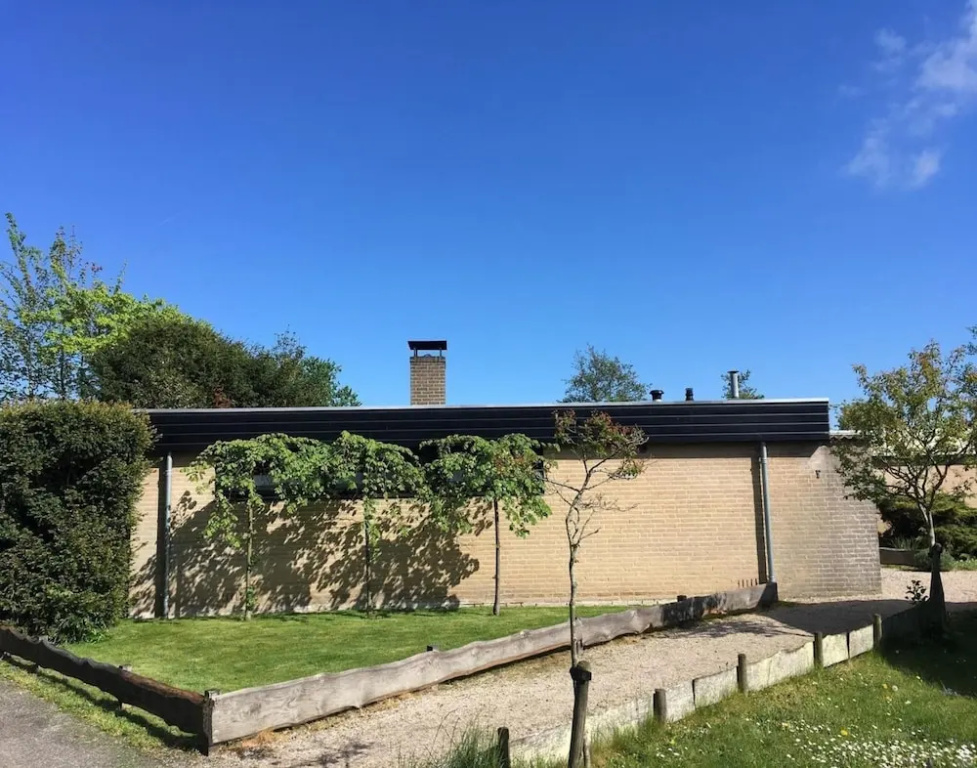 Bungalow With South-facing Terrace