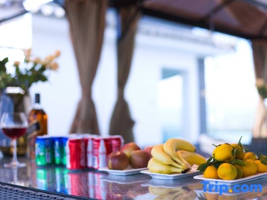 Food & Beverage