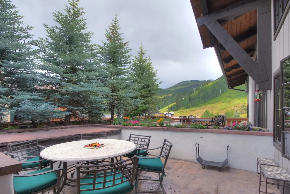 Rustic Mountain View 2Bedroom Condo- Lodge at Vail by RedAwning - Save 20% on 7+ Nights!