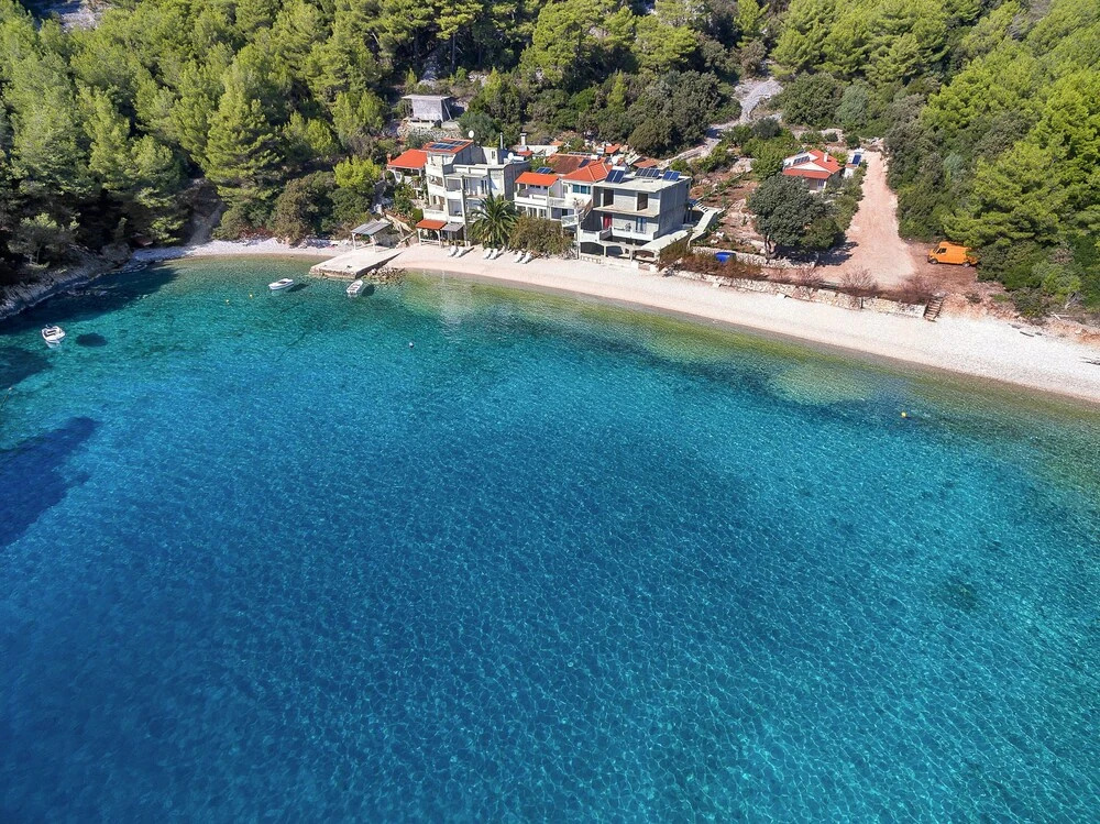 Apartments Robinzon Milivoj