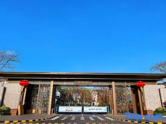 Baichen Wenquan Courtyard House