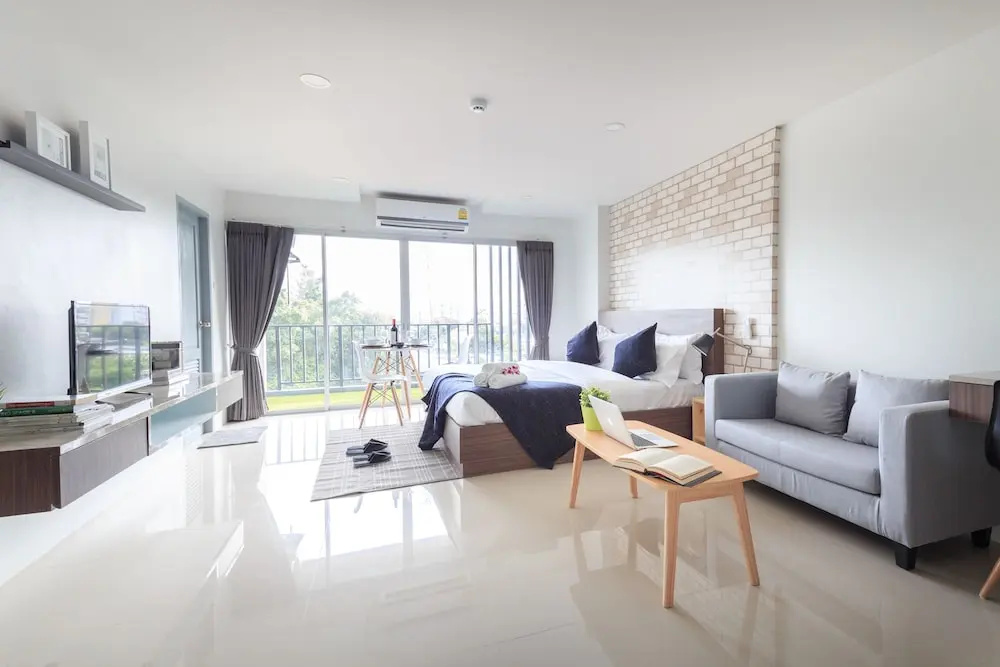 Executive Double room with balcony (full double bed)