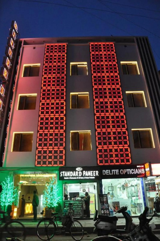 Hotel Emperor Palms at Karol Bagh