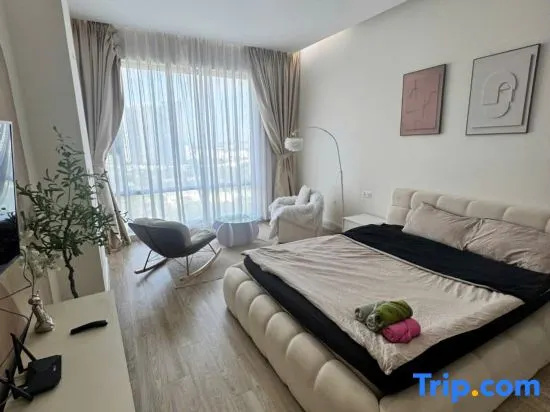 SECC Golden King Tower HappyHouse