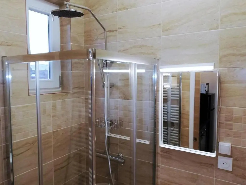 Afficher la photo 8 — Appartement refait par architecte. Proche de la gare et le centre de Reims