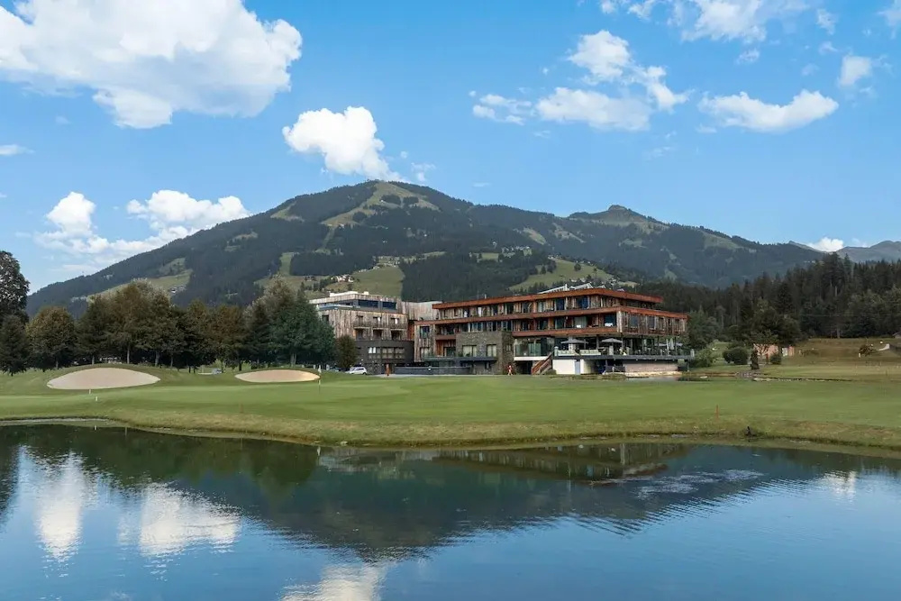Exclusive Penthouse on the Golf Course