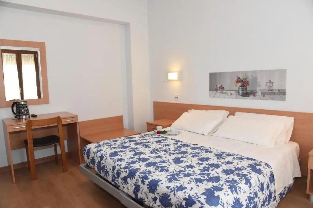 Standard Double room with balcony (full double bed)