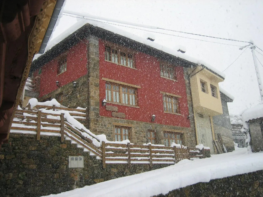 Apartamentos Rurales La Portiella