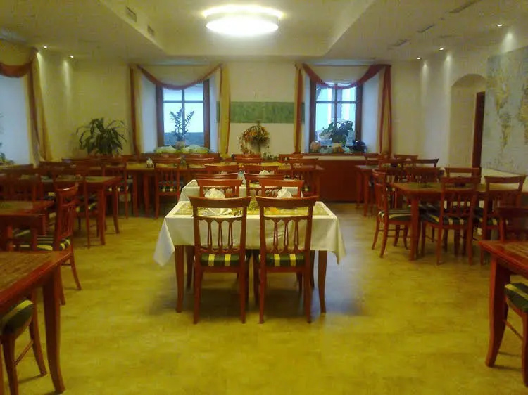 Food & Beverage