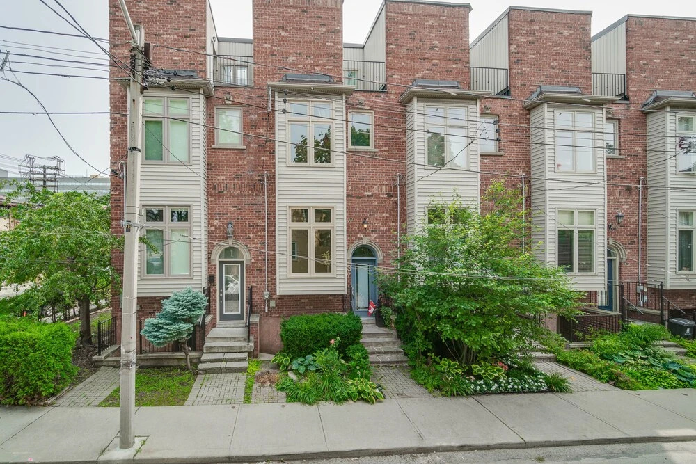 3 Bedroom 2 Bath Large Patio and CN View