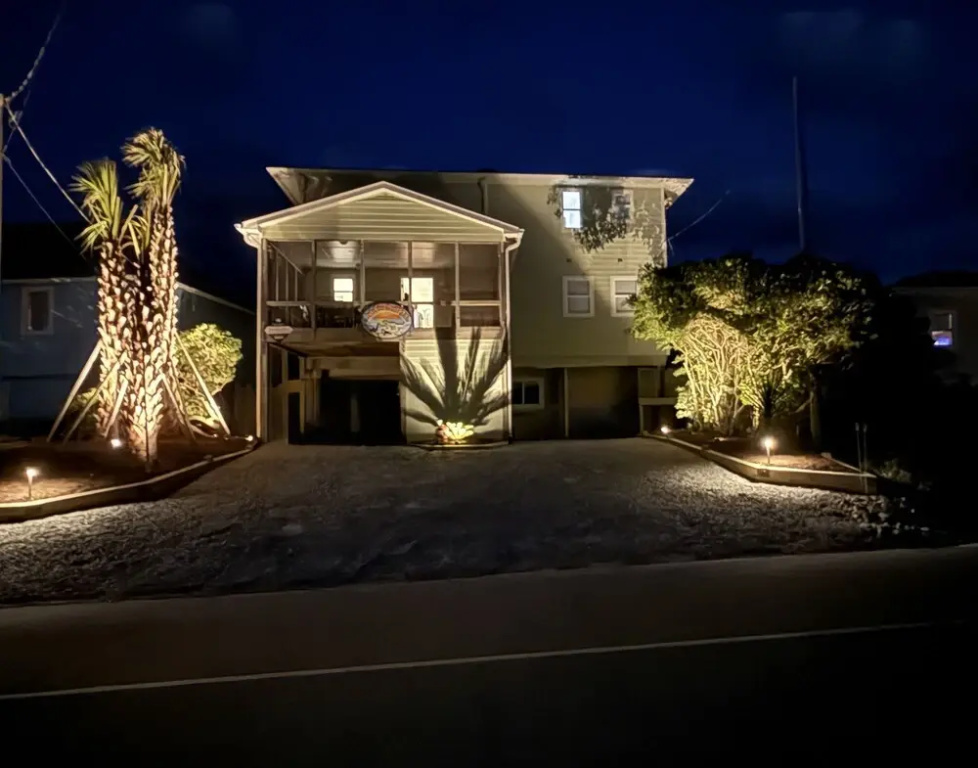 Livin' the Ruff Life by Topsail Realty