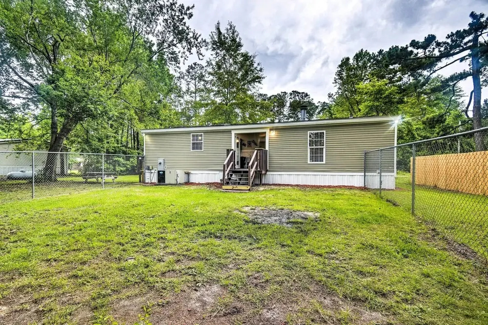 Charming Supply Home < 2 Mi to Holden Beach!