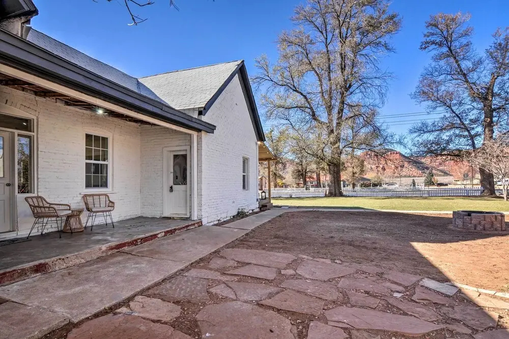 Modern Kanab Home: Fire Pit, Red Rock Views!