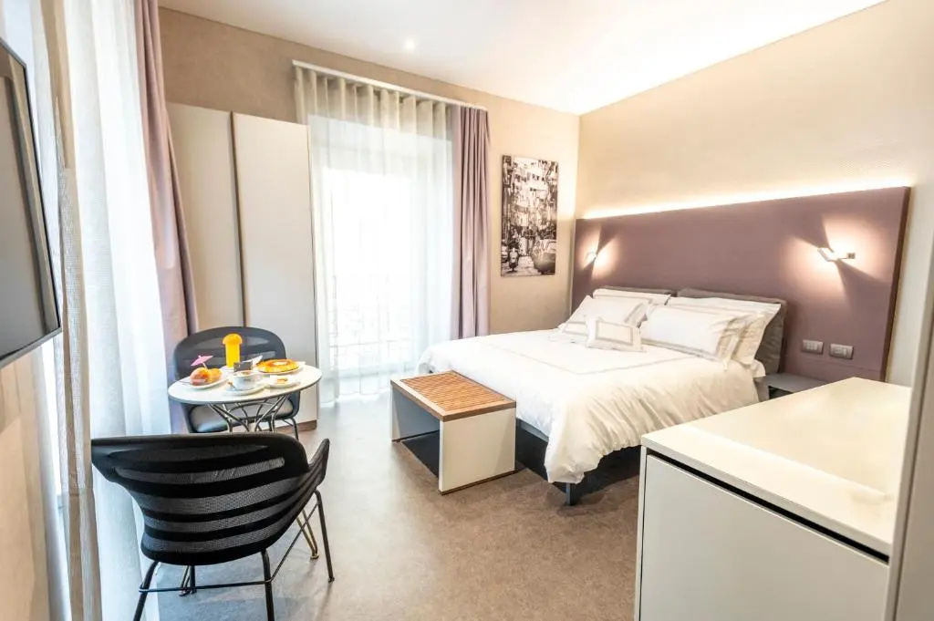 Deluxe Double room (full double bed)