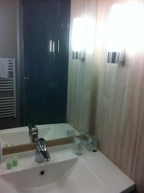 Standard Double room with courtyard view (full double bed)