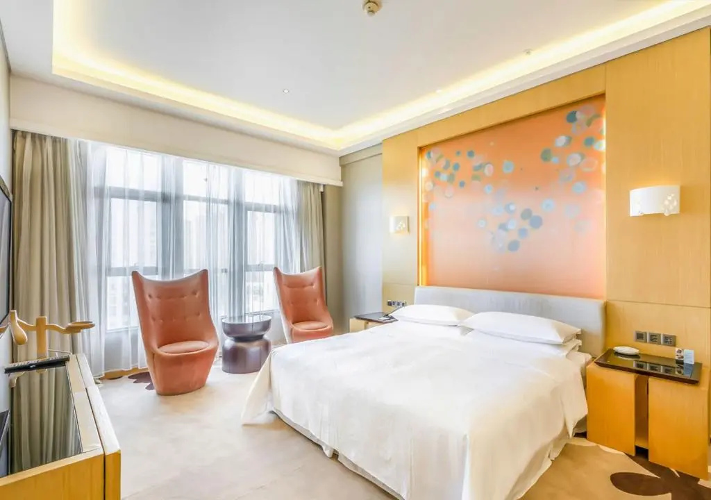 Deluxe Double room with city view (full double bed)