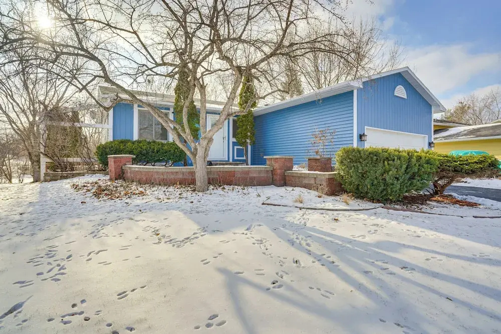 Charming Savage Home w/ Yard: 18 Mi to Minneapolis