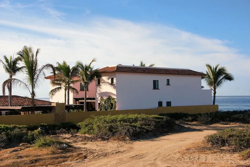 The Cerritos Beach Inn