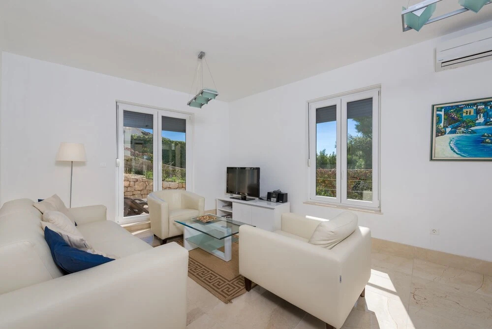 2 Bedrooms Basement Apartment with balcony and with sea view