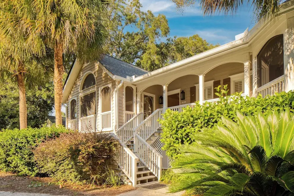 Palmetto by Avantstay Gorgeous Character Home w/ Pool, Sun Room & Pool Table!