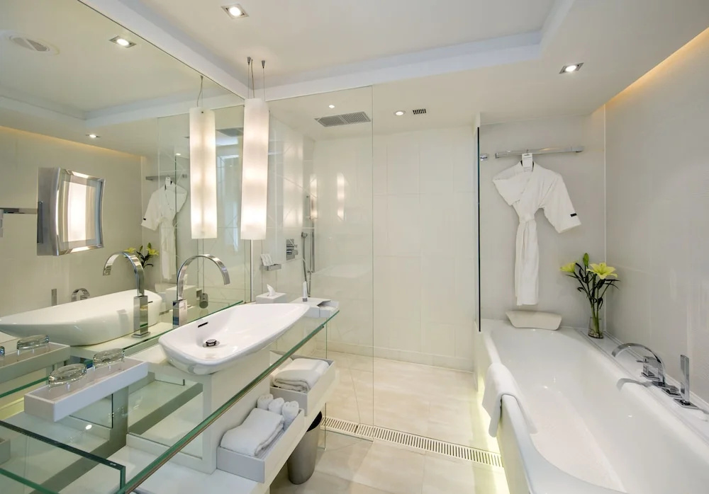 Standard Twin room (twin beds) (bath)