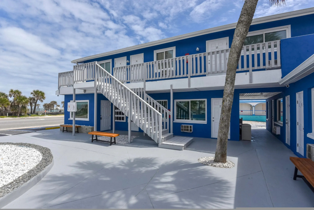 Cozy Studio Suite Near Beach w Kitchenette #5