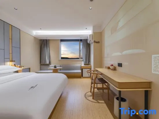Deluxe Double room (full double bed)