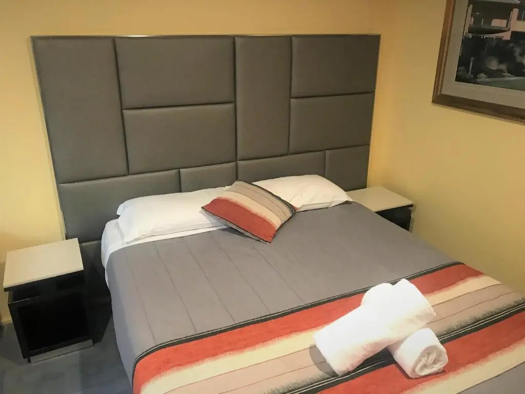 Deluxe Double room (full double bed)