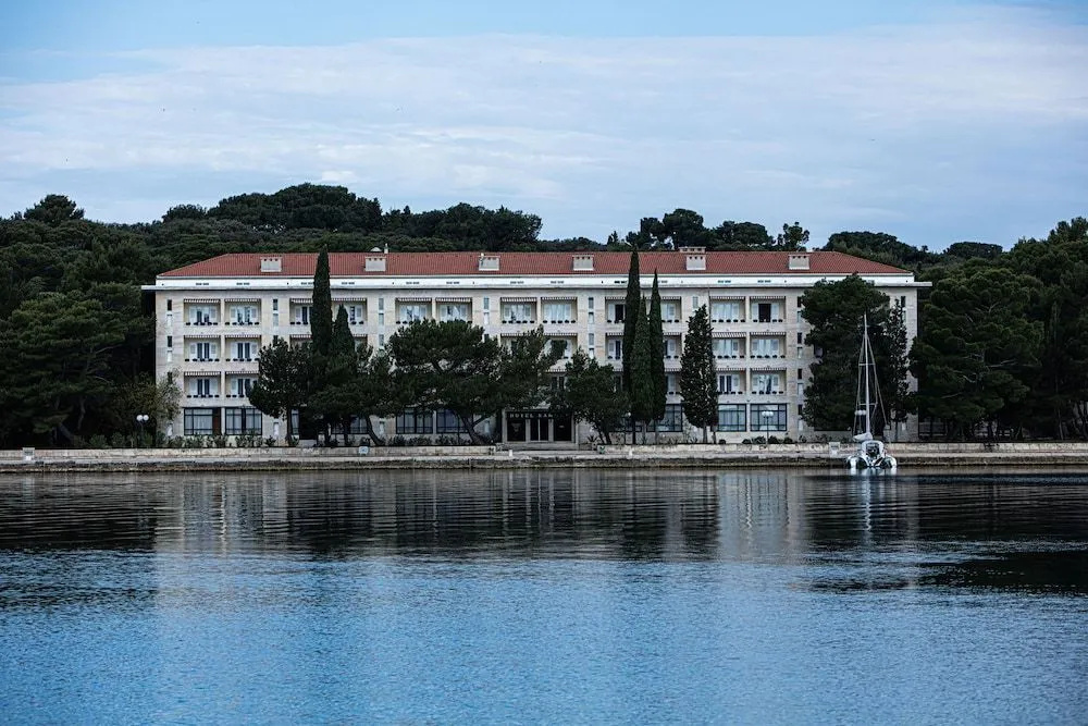 Hotel photo 12
