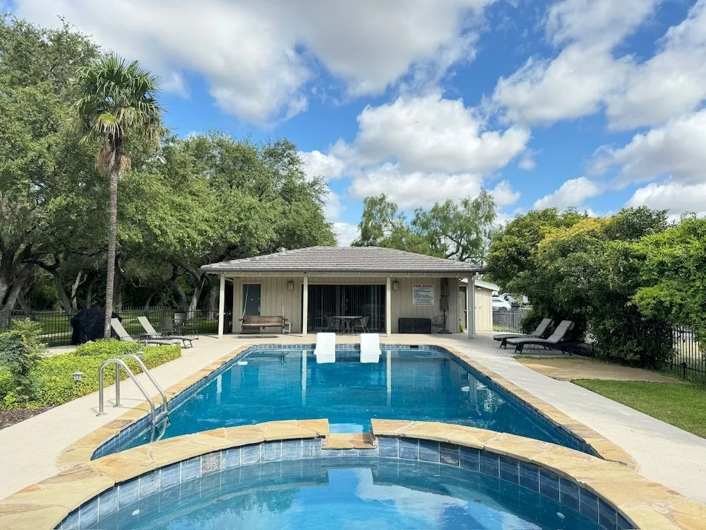 Superior room with pool view