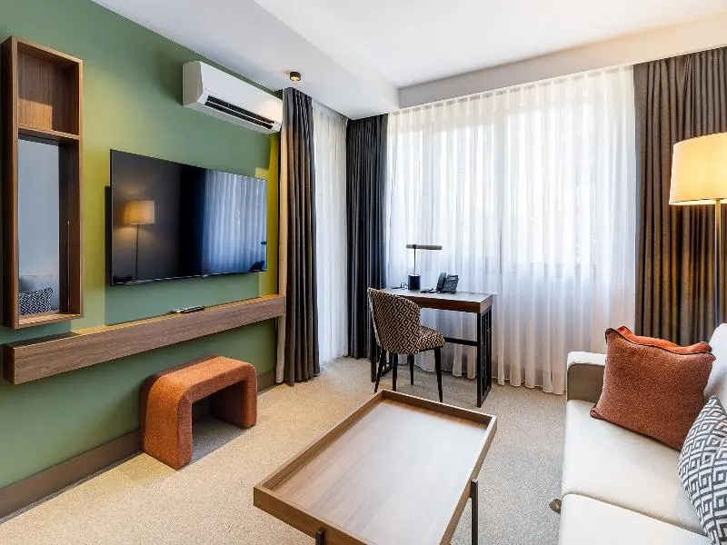 Executive Suite with balcony and with mountain view