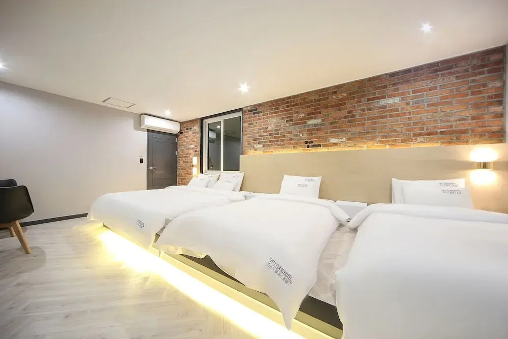 Standard Triple Family room