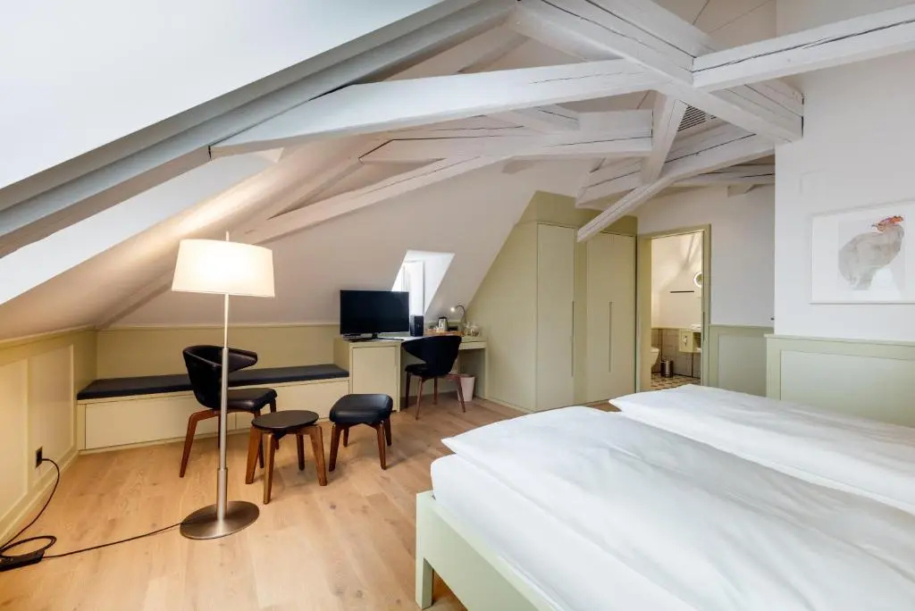 Deluxe Double room (full double bed)