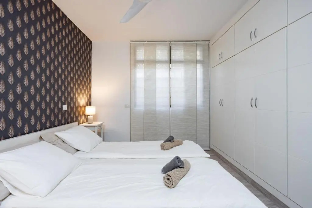 102 GIGANTES Oasis Deluxe by Sunkeyrents