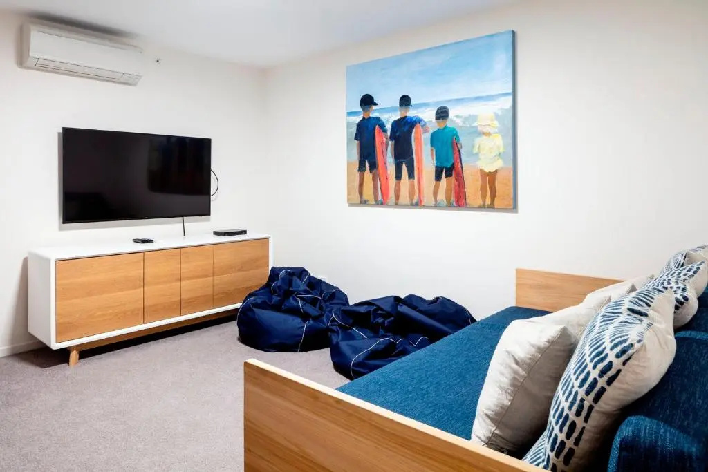 3 Bedrooms Apartment