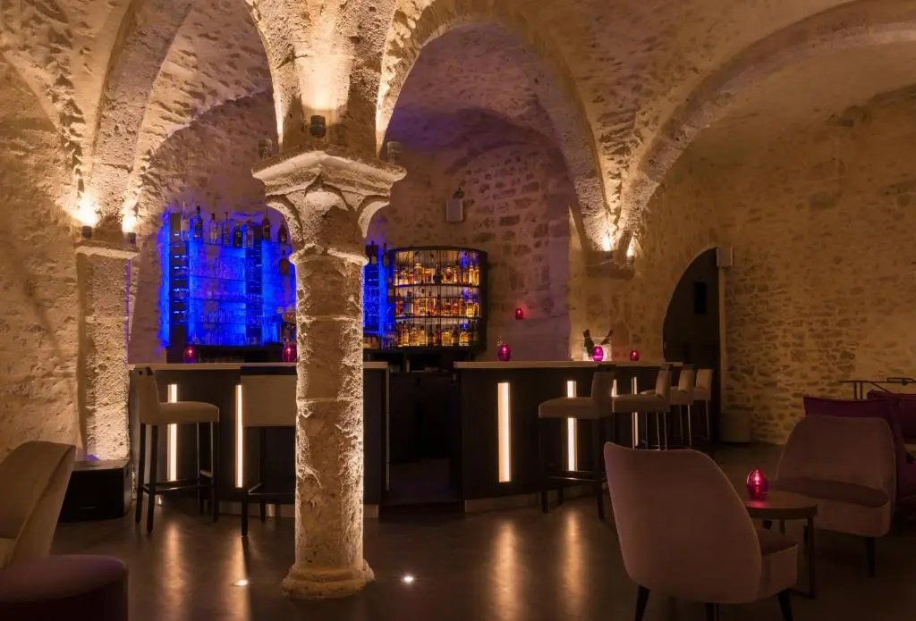 Hôtel Aux Vieux Remparts - Général