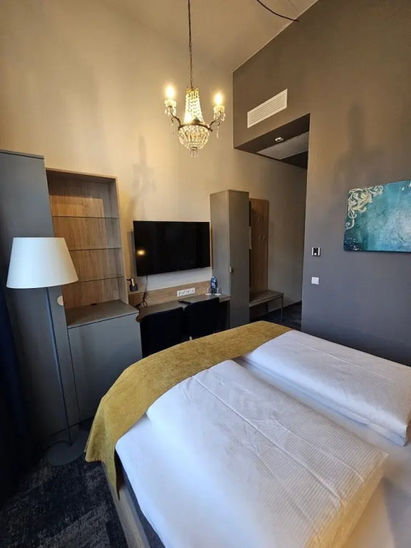 Classic Double room (full double bed)