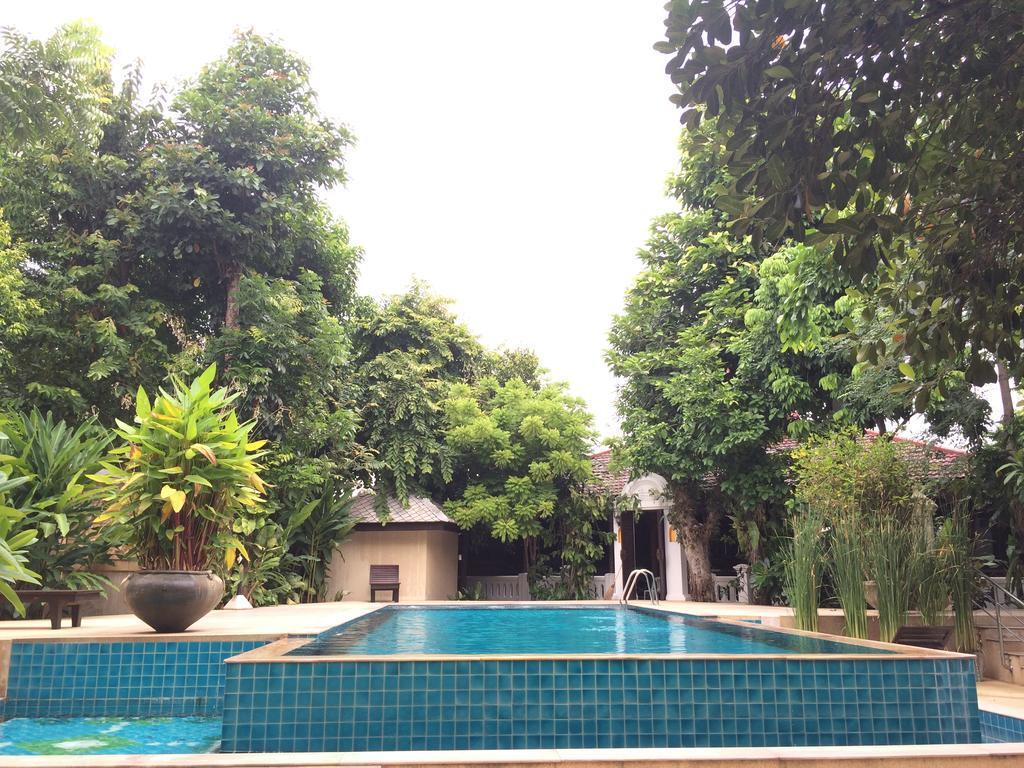Changpuak Hotel by null