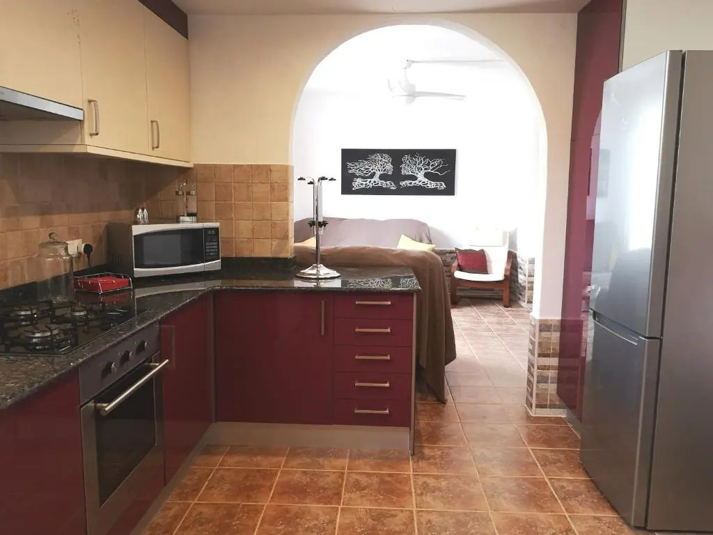 Villa with serene mountain views. Spacious garden with 10x5m pool. - фото 4