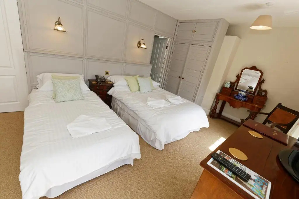 Deluxe Double Suite full double bed