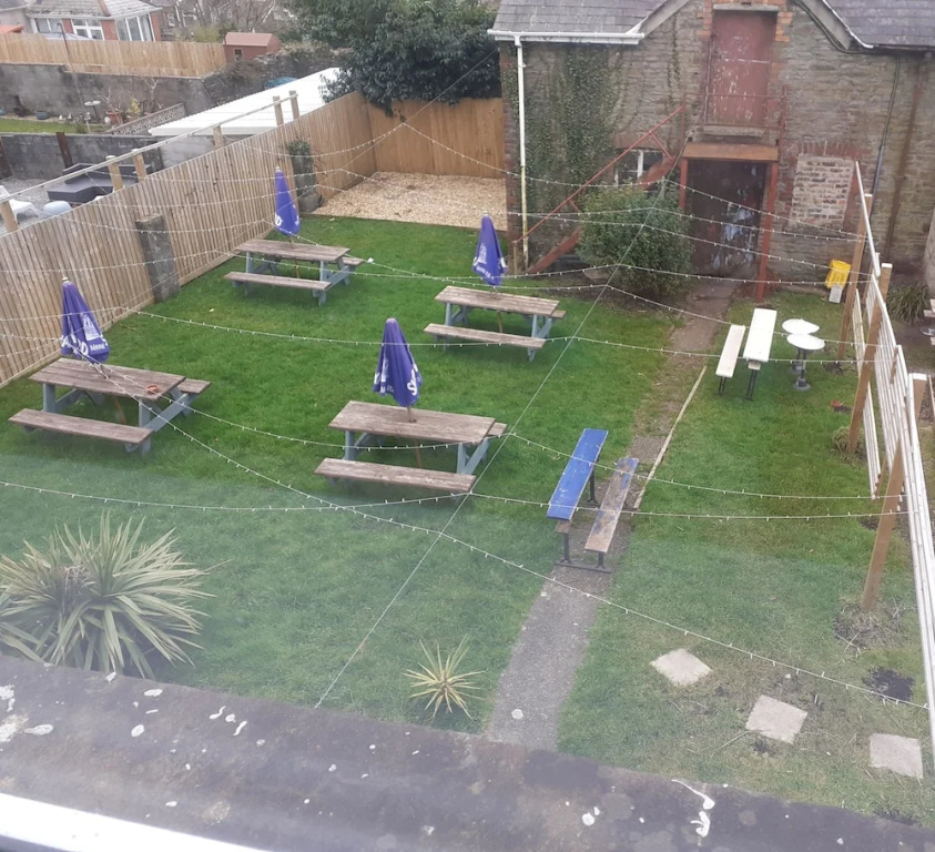 Inviting 3-bed Apartment in Swansea