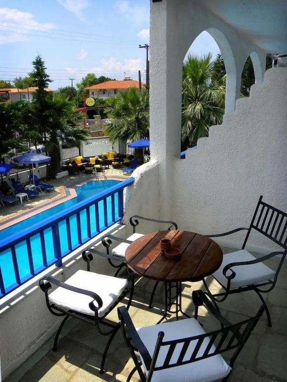 Standard Double room with balcony (full double bed)
