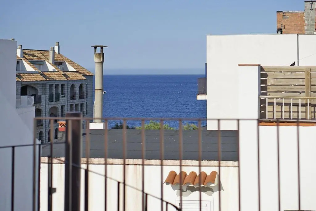 Luxe 8P dorpshuis centrum l'Escala 50m van strand