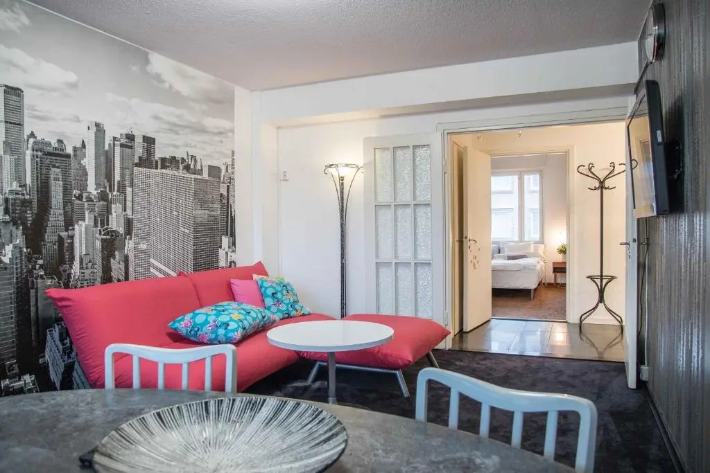 2-bedroom apt. downtown