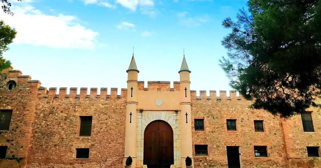 Masia de San Juan - castillo con piscina en plena Sierra Calderona