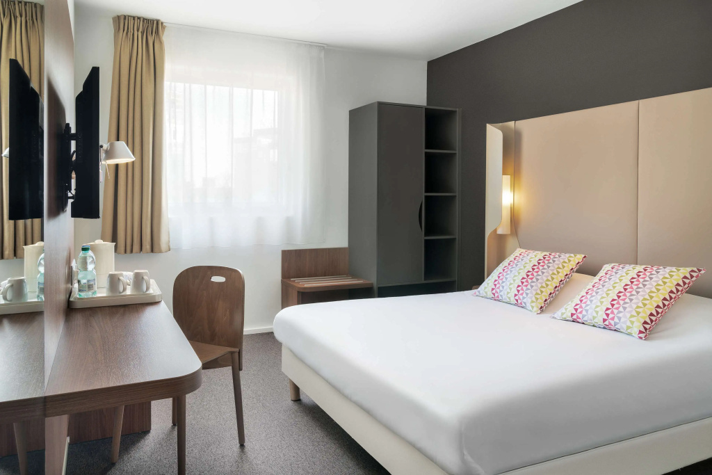 Standard Double room (full double bed)