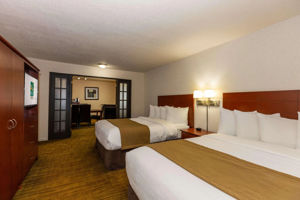 Quality Inn & Suites - фото 38