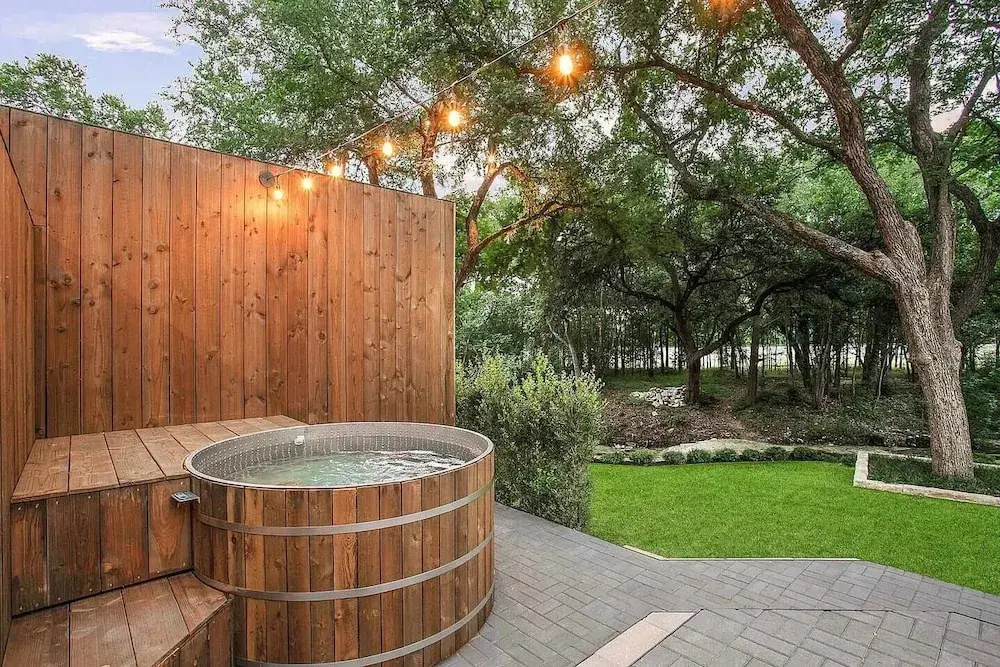 South Lamar Luxe Creekside Hot Tub