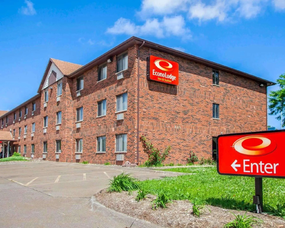 Clarion Pointe Bettendorf - Quad Cities
