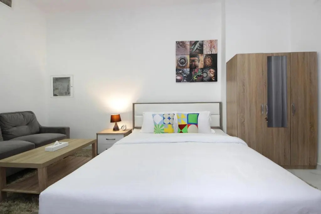 Signature Holiday Homes - Furnished Studio in Palace Tower 2, Silicon Oasis — фото